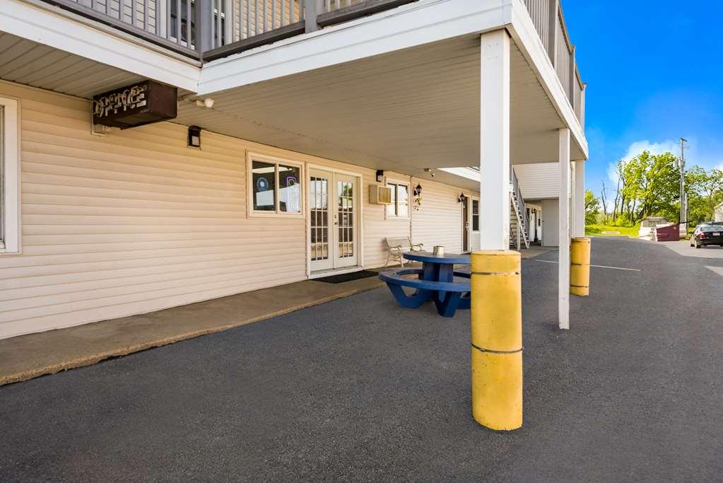 Rodeway Inn La Crosse Exterior foto